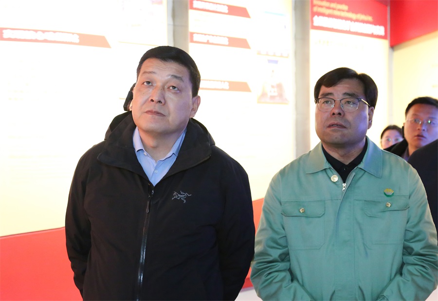 38-2023年12月，民建甘肅省委員會(huì)主任委員，全國(guó)政協(xié)委員，甘肅省政協(xié)常委，省生態(tài)環(huán)境廳廳長(zhǎng)，省核安全局局長(zhǎng)葛建團(tuán)蒞臨金徽股份調(diào)研。.jpg