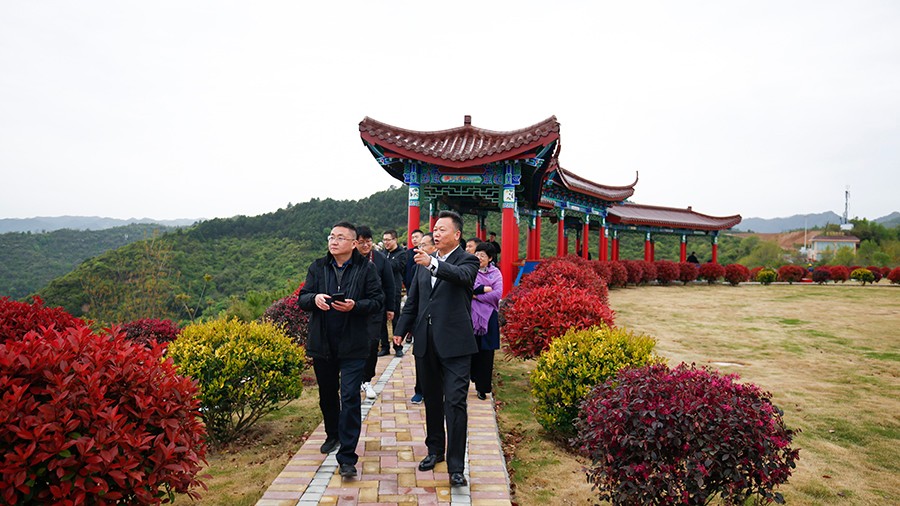 47-2020年4月，新華社甘肅分社社長(zhǎng)任衛(wèi)東蒞臨金徽股份調(diào)研金融服務(wù)實(shí)體經(jīng)濟(jì)及疫后企業(yè)復(fù)工情況。.jpg