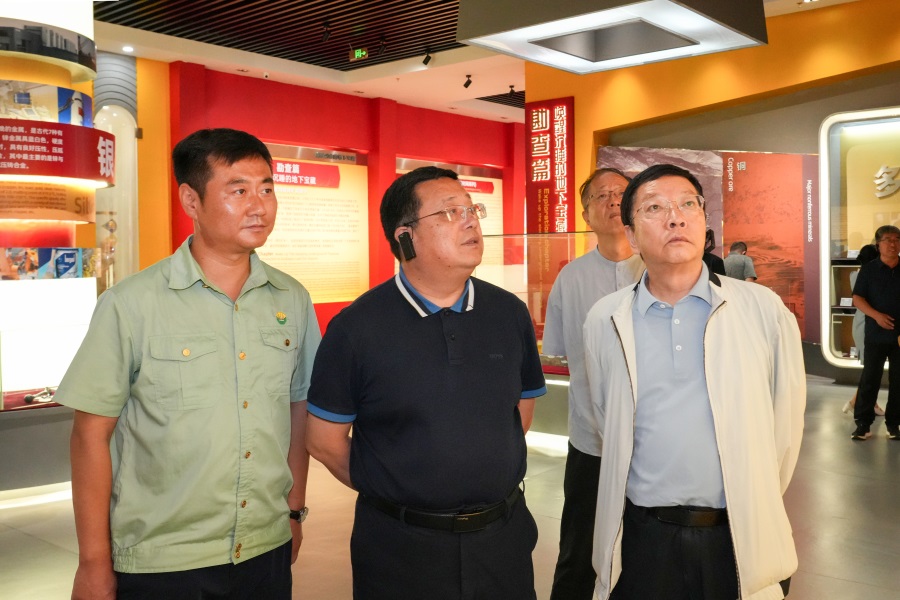 2024.06.23全國(guó)政協(xié)委員、 陜西省政協(xié)副主席、民建陜西省委會(huì)主委李忠民蒞臨金徽股份調(diào)研.jpg