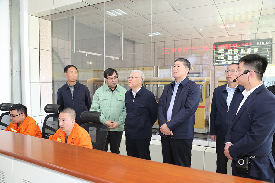 全國(guó)政協(xié)常委，省政協(xié)副主席，民進(jìn)中央常委、甘肅省主委尚勛武調(diào)研金徽股份時(shí)強(qiáng)調(diào)，要加強(qiáng)科技創(chuàng)新與人才培養(yǎng)。-900.jpg